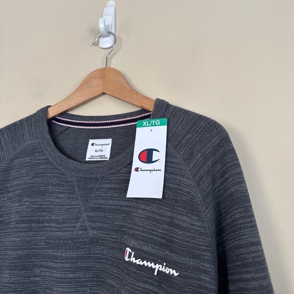 New with tags - CHAMPION - Men's Sweatshirt in Grey space stripe. XL - Picture 3 of 5